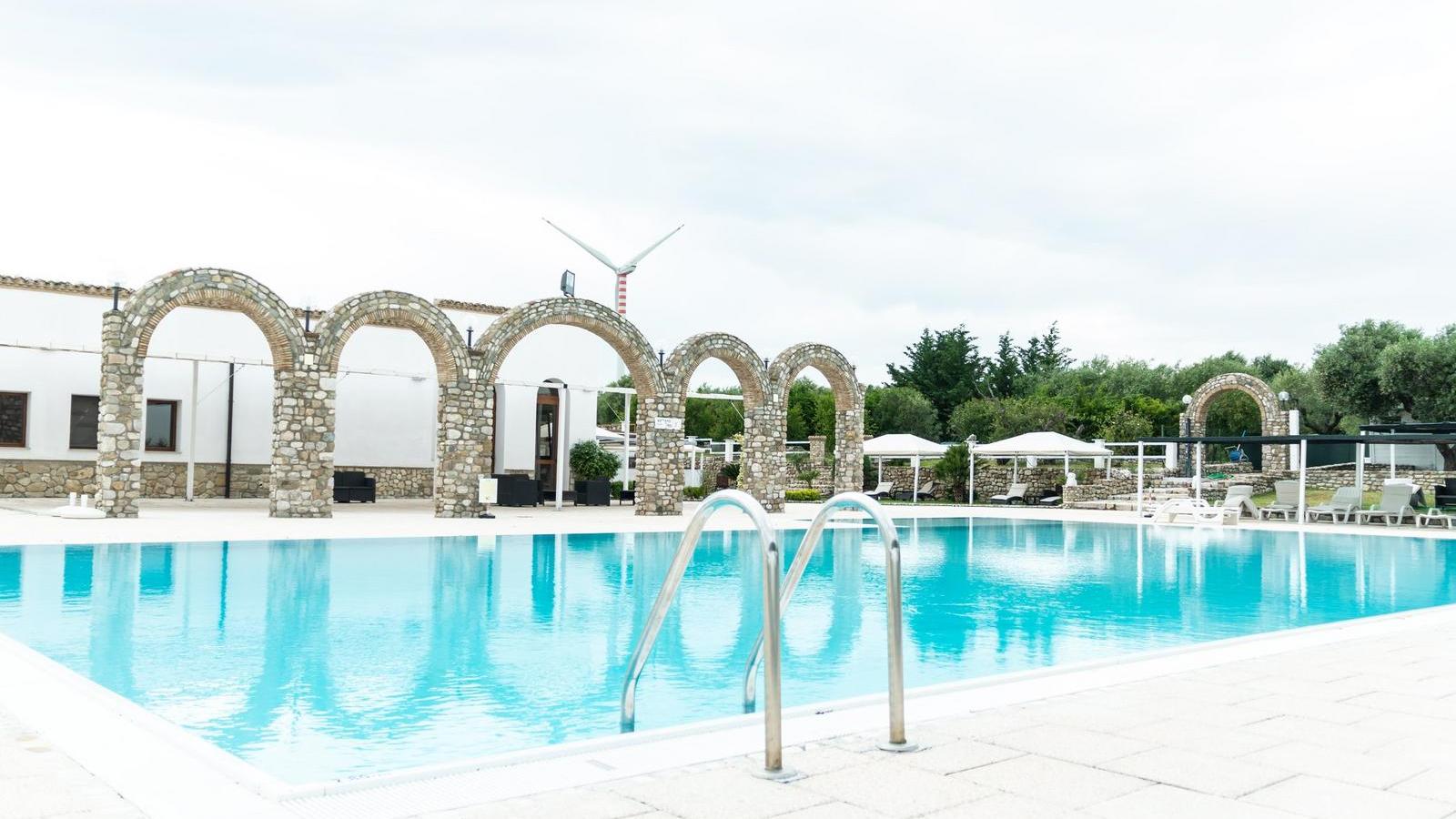 Ristorante con piscina - Agli Archi di Villa Maria | Localtourism.it