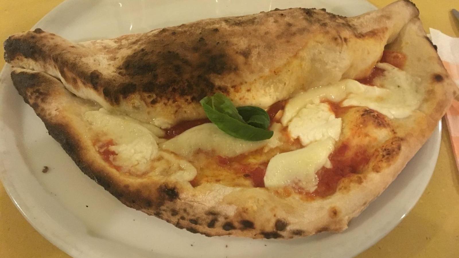 Calzone a Foggia - Pizzeria da Brigida | Localtourism.it