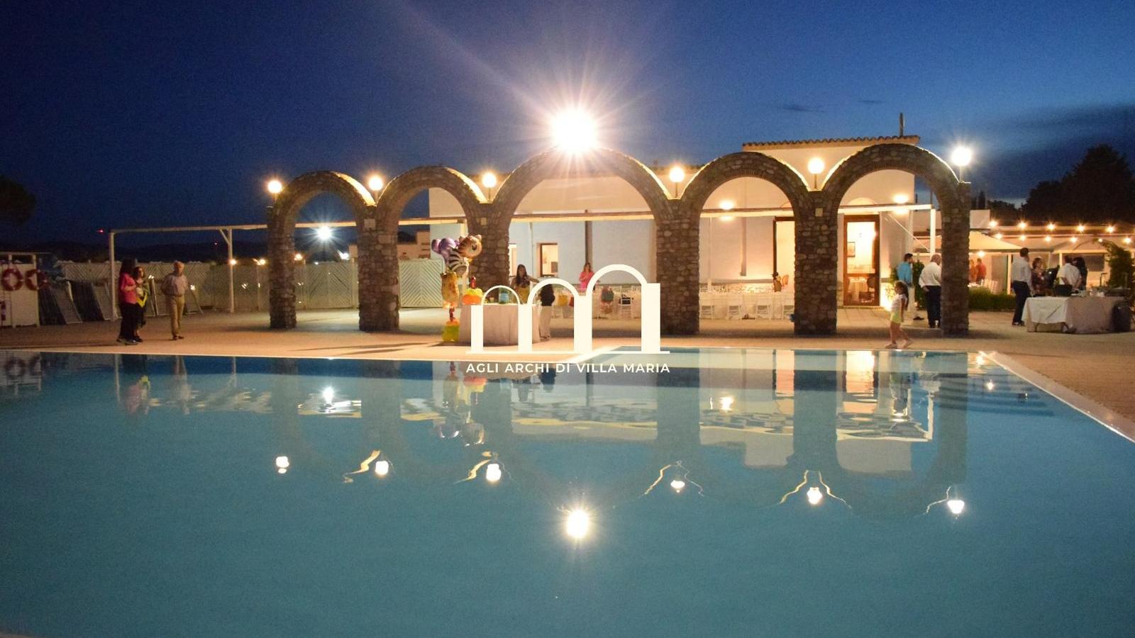 Ristorante con piscina - Agli Archi di Villa Maria | Localtourism.it